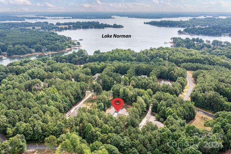 Property image 2 at 6619 Harbor Oaks Drive, Denver, NC 28037