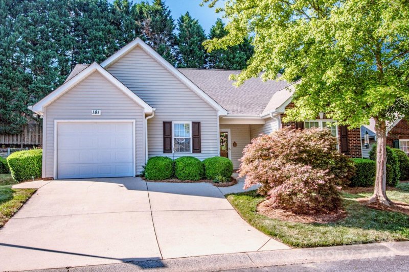 Property image 2 at 181 Oak Village Parkway, Mooresville, NC 28117