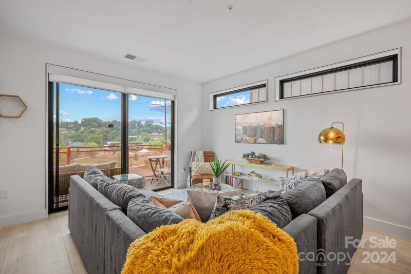 Property image 5 at 68 Craven Street, Asheville, NC 28806