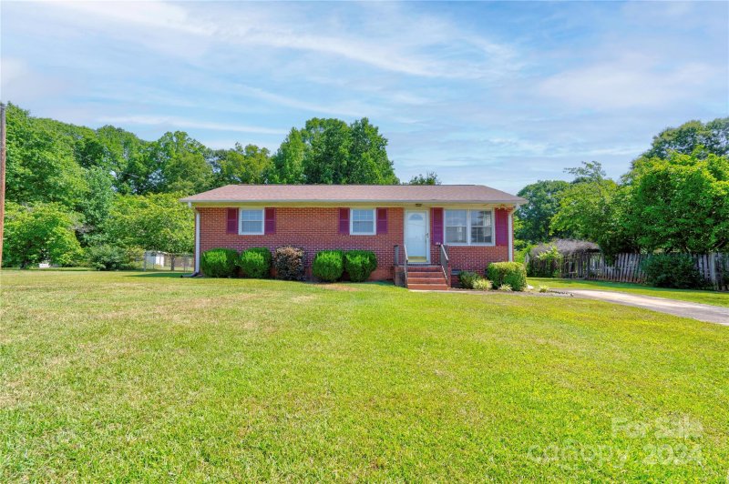 Property image 2 at 212 Stagecoach Road, Gastonia, NC 28052
