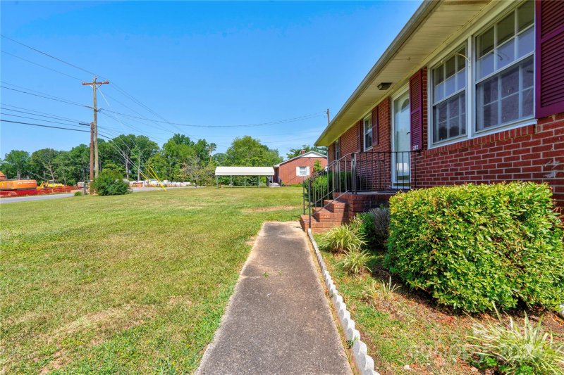 Property image 3 at 212 Stagecoach Road, Gastonia, NC 28052