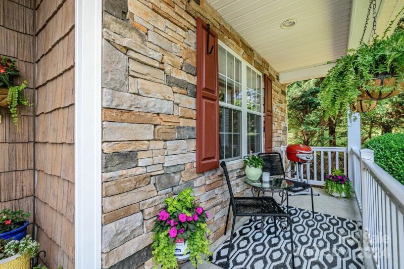 Property image 3 at 69 Coldwater Lane, Hendersonville, NC 28739