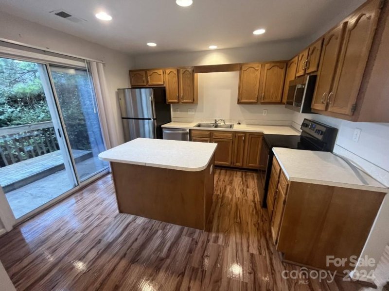 Property image 2 at 3250 Summercroft Lane, Charlotte, NC 28269