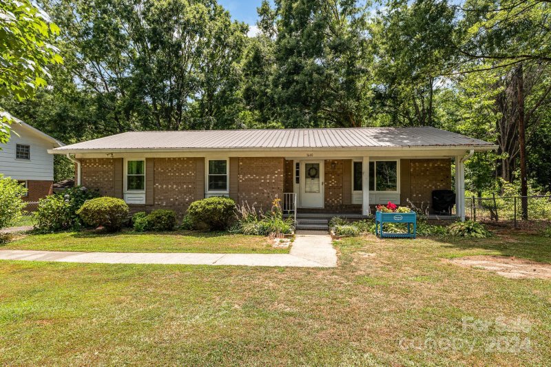 1640 W Colonial Drive