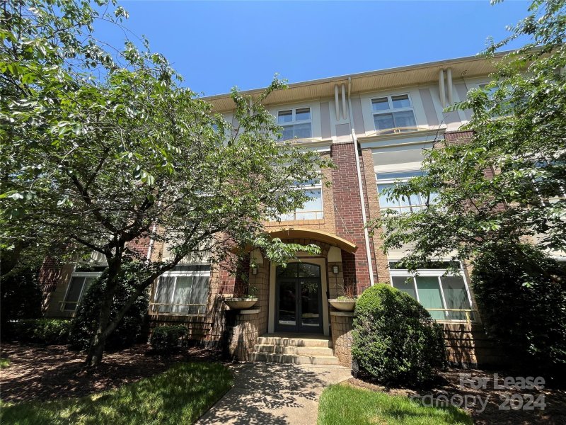 Property image 2 at 404 N Laurel Avenue, Charlotte, NC 28204