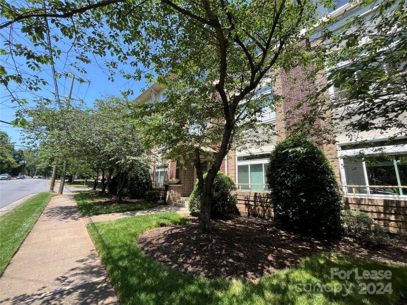 Property image 3 at 404 N Laurel Avenue, Charlotte, NC 28204