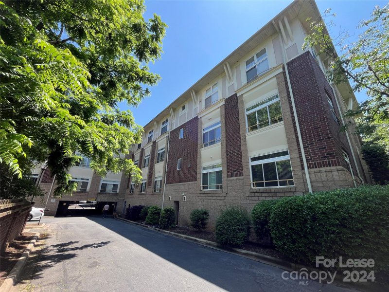 Property image 4 at 404 N Laurel Avenue, Charlotte, NC 28204