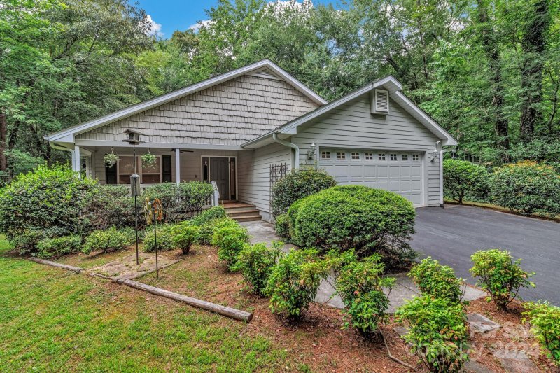 Property image 2 at 15 Hickory Court Lane, Hendersonville, NC 28792