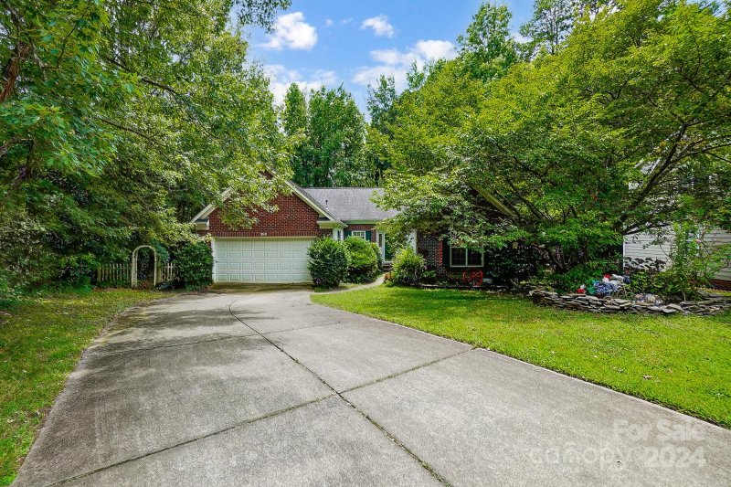 Property image 2 at 3319 Crescent Knoll Drive, Matthews, NC 28105