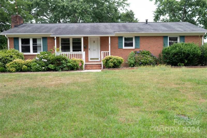 Property image 2 at 205 Crestview Drive, Lincolnton, NC 28092
