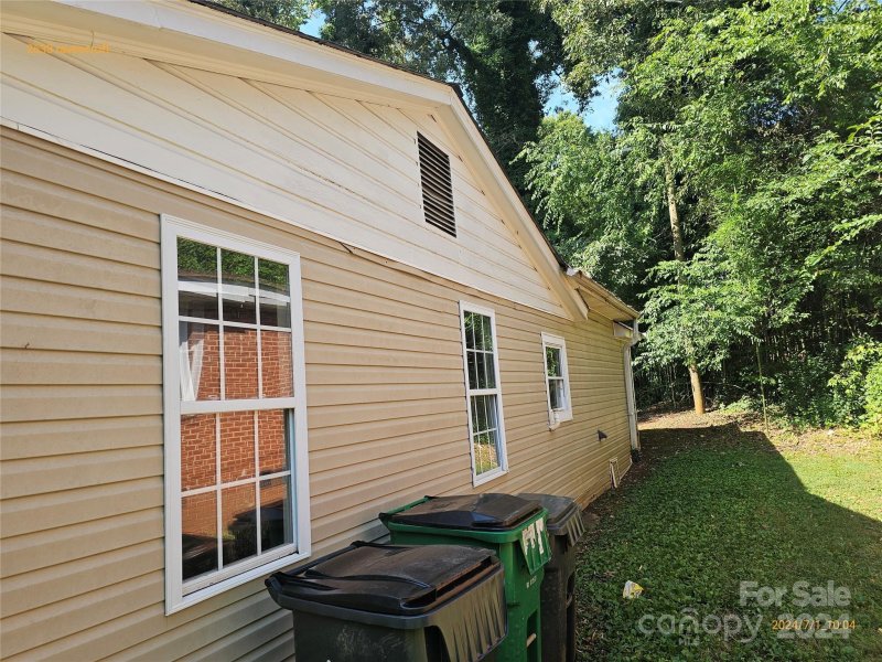 Property image 2 at 2633 Ravencroft Drive, Charlotte, NC 28208