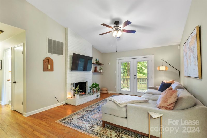 Property image 2 at 1009 Pineborough Road, Charlotte, NC 28212