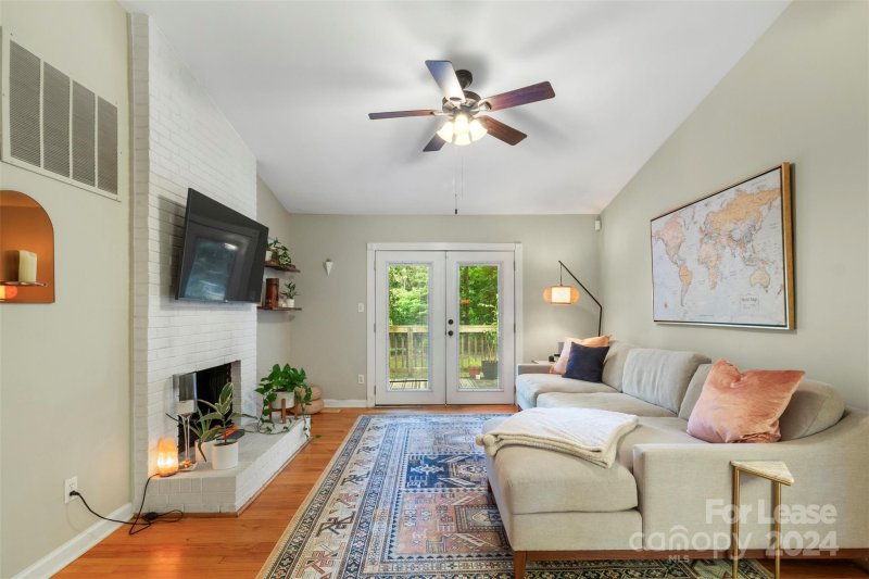 Property image 3 at 1009 Pineborough Road, Charlotte, NC 28212