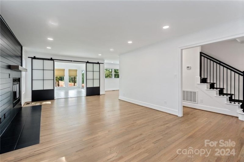 Property image 4 at 9501 Willowglen Trail, Charlotte, NC 28215