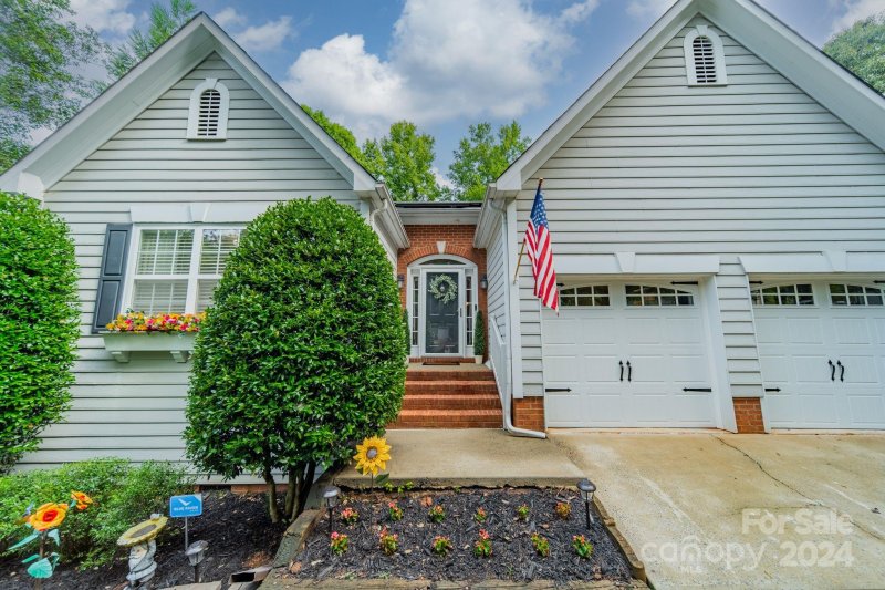 13710 Glenford Place