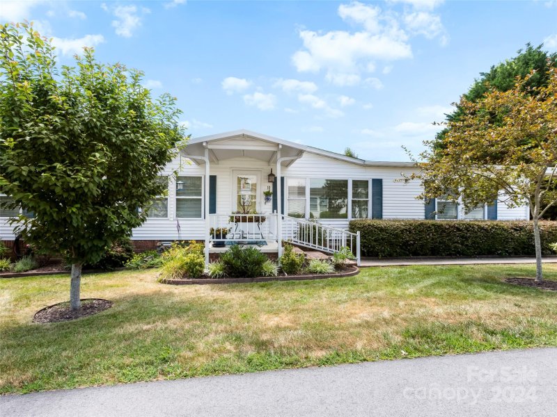 Property image 2 at 10 N Marjorie Lane, Hendersonville, NC 28792