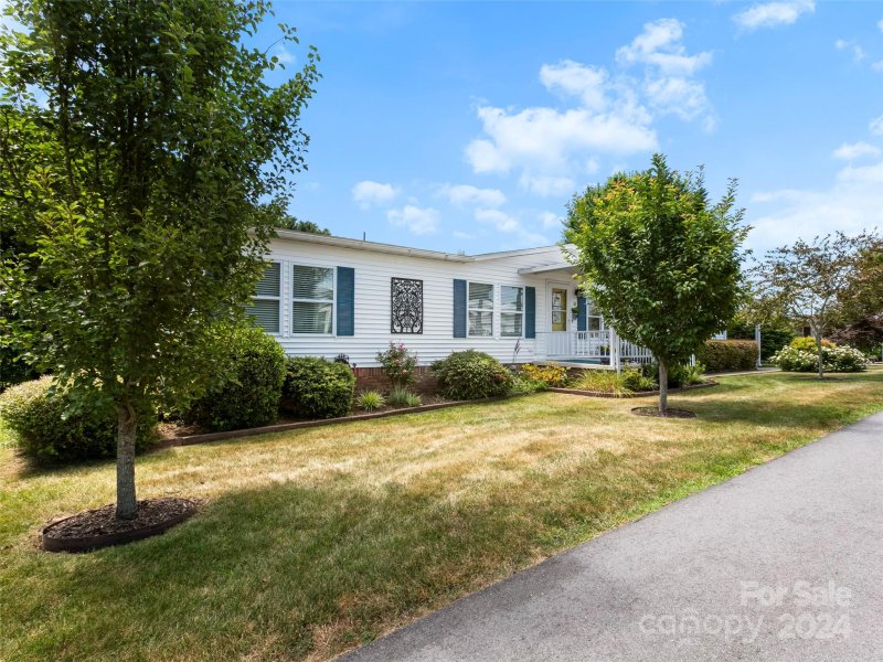 Property image 3 at 10 N Marjorie Lane, Hendersonville, NC 28792