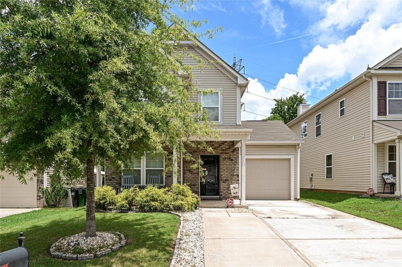 Property image 2 at 335 Cornielle Lane, Charlotte, NC 28216
