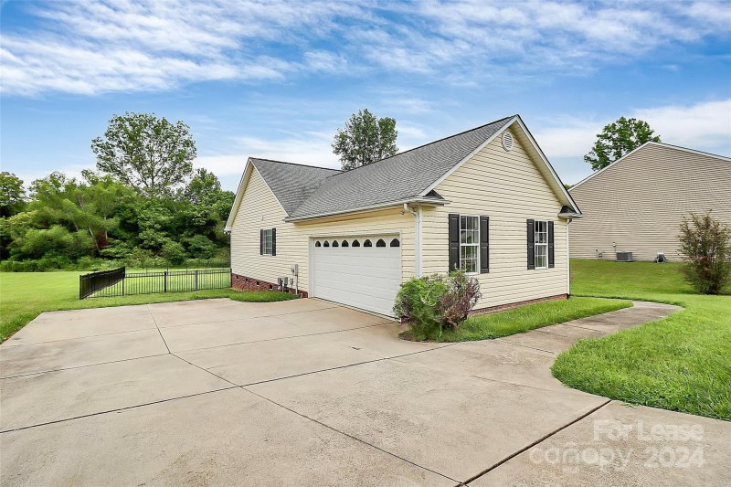 Property image 4 at 1209 Farm Branch Drive, Concord, NC 28027