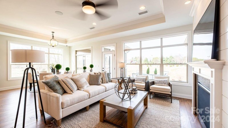 Property image 2 at 132 Alenda Lux Circle, Mooresville, NC 28115