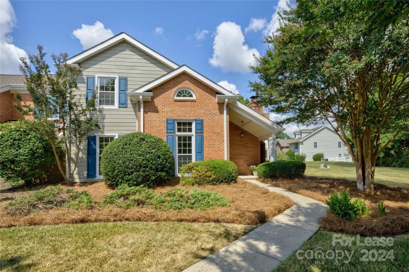 9238 N Vicksburg Park Court