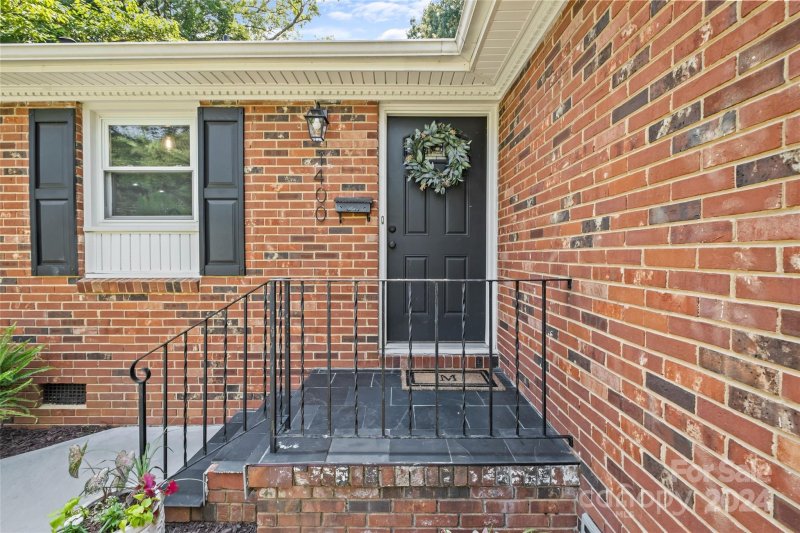 Property image 4 at 1400 Tarrington Avenue, Charlotte, NC 28205