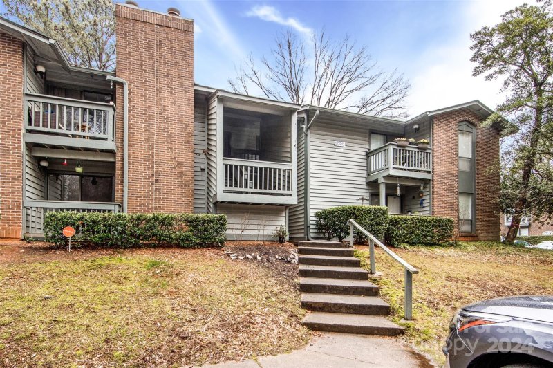 Property image 2 at 5020 Sardis Road, Charlotte, NC 28270