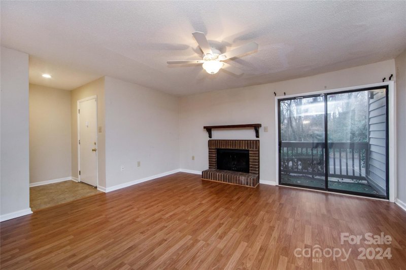 Property image 3 at 5020 Sardis Road, Charlotte, NC 28270