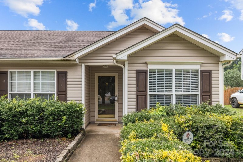 Property image 2 at 11000 Dulin Creek Boulevard, Charlotte, NC 28215