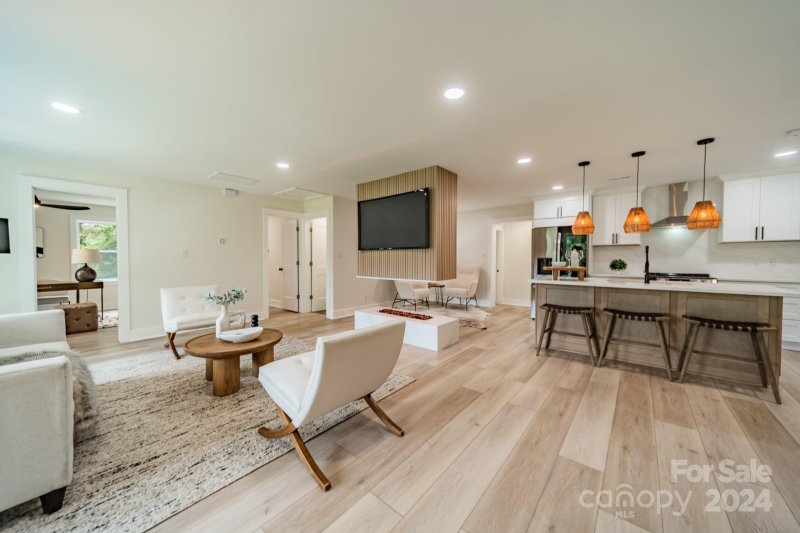 Property image 2 at 258 Enwood Drive, Charlotte, NC 28214