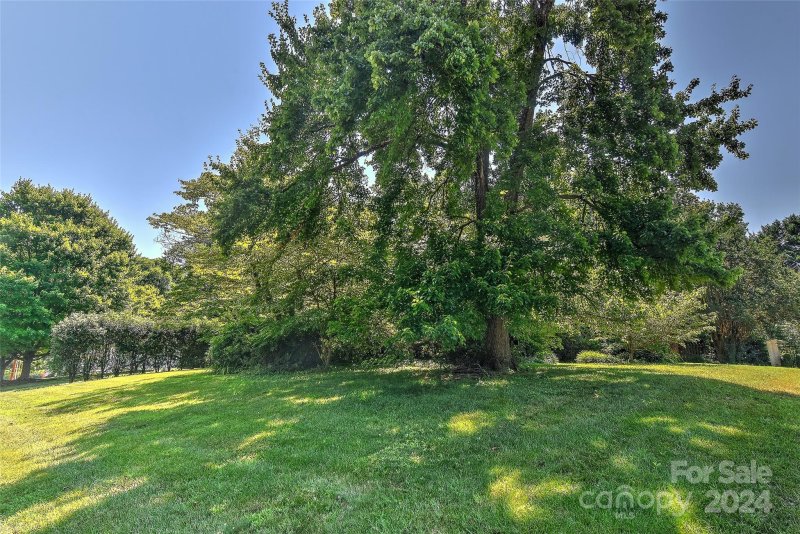 Property image 4 at 845 Greentree Drive, Charlotte, NC 28211