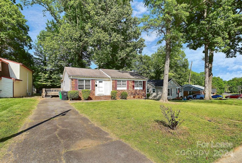 Property image 2 at 3326 Dalecrest Drive, Charlotte, NC 28269