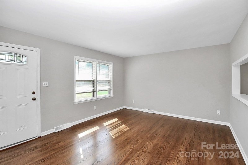 Property image 3 at 3326 Dalecrest Drive, Charlotte, NC 28269