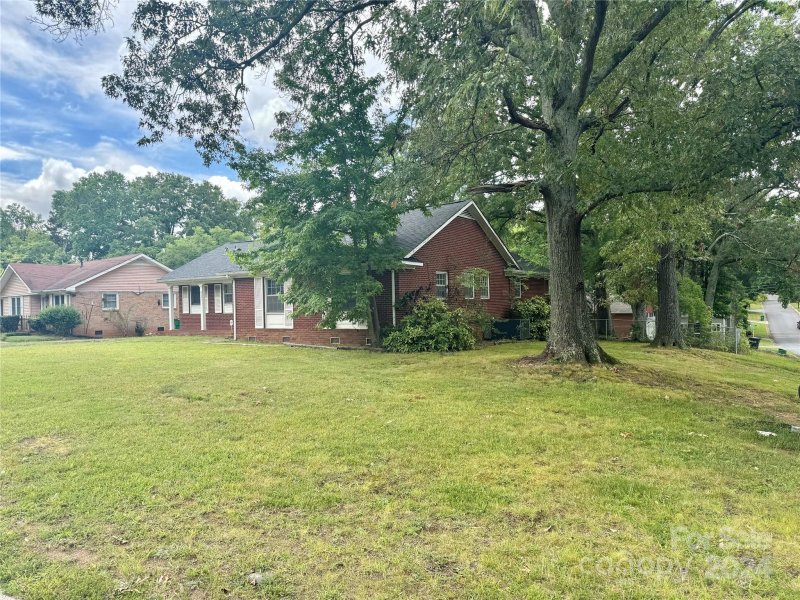 Property image 2 at 4231 Westridge Drive, Charlotte, NC 28208