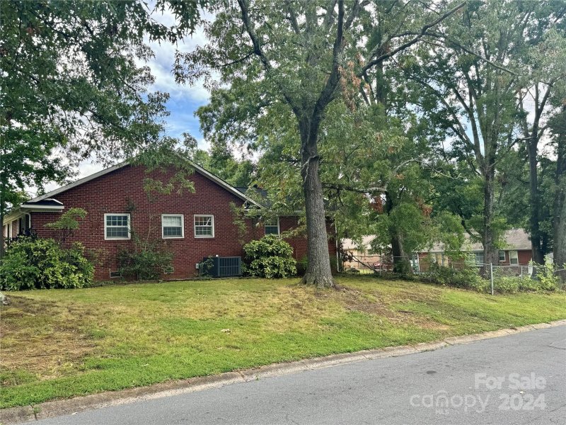 Property image 3 at 4231 Westridge Drive, Charlotte, NC 28208