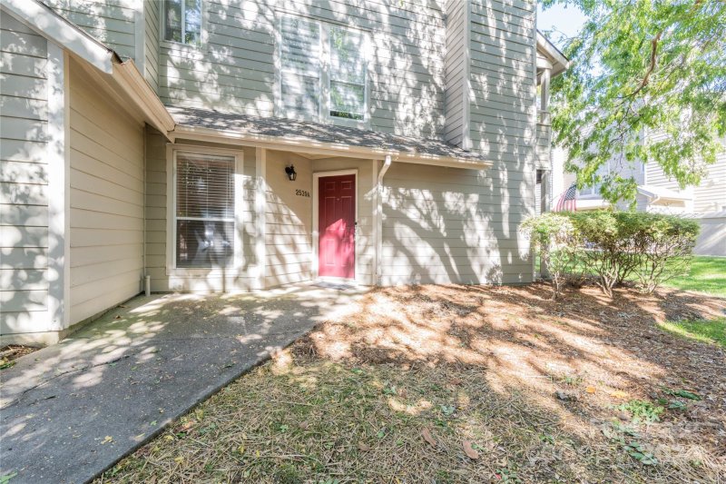 2539 Stockbridge Drive