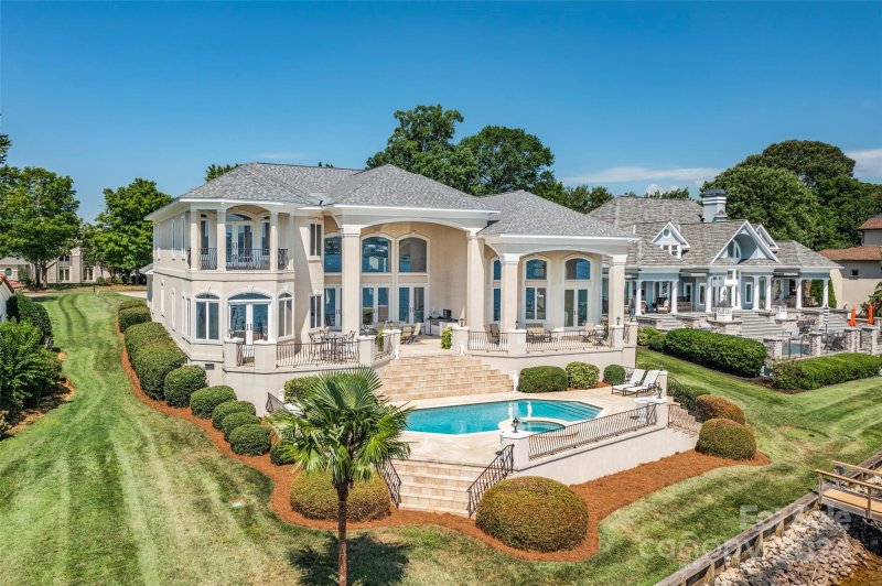 Property image 4 of 3446 Governors Island Drive in Governors Island, Denver, NC 28037