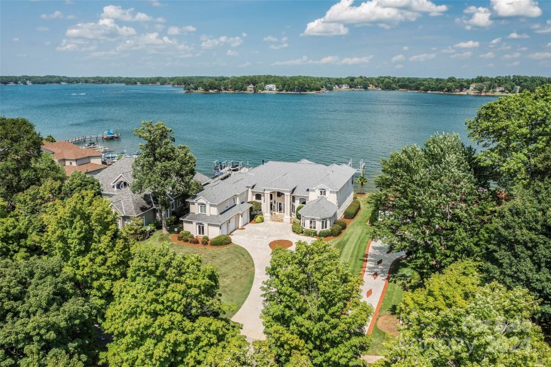 Property image 5 of 3446 Governors Island Drive in Governors Island, Denver, NC 28037