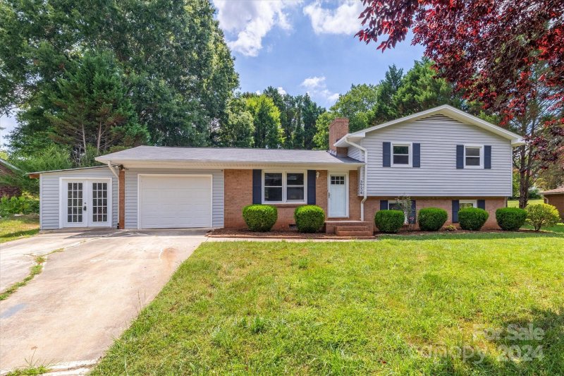 Property image 2 at 3734 21st Street, Hickory, NC 28601