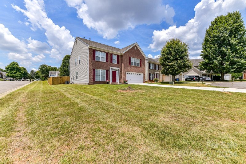 Property image 2 at 601 Castlefin Court, Statesville, NC 28625