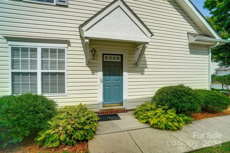 Property image 3 at 2716 Rozzelles Landing Drive, Charlotte, NC 28214