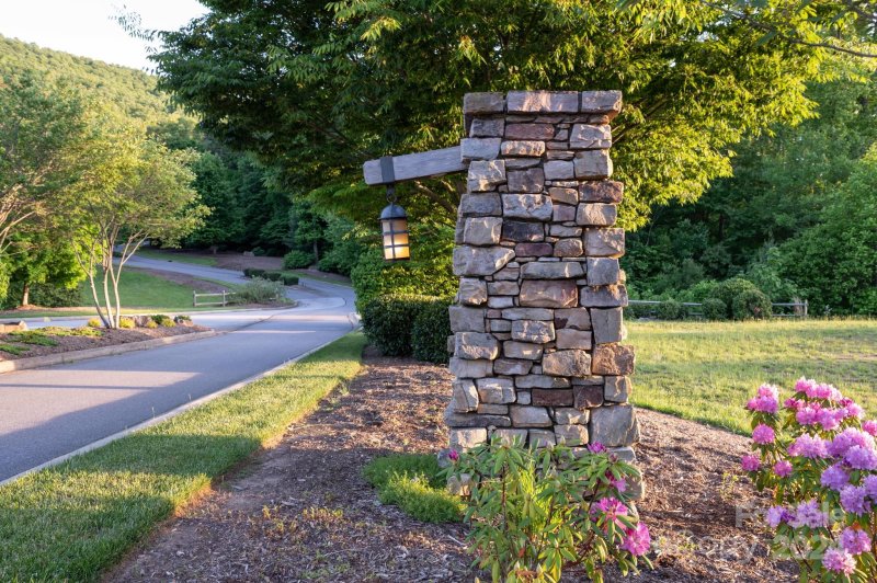 Property image 4 at 88 Village Pointe Lane, Asheville, NC 28803