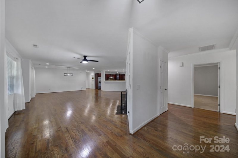 Property image 4 at 1115 S Wendover Road, Charlotte, NC 28211