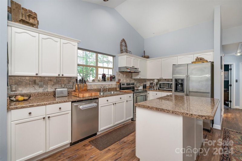 Property image 5 at 4210 Huntmeadow Drive, Charlotte, NC 28269