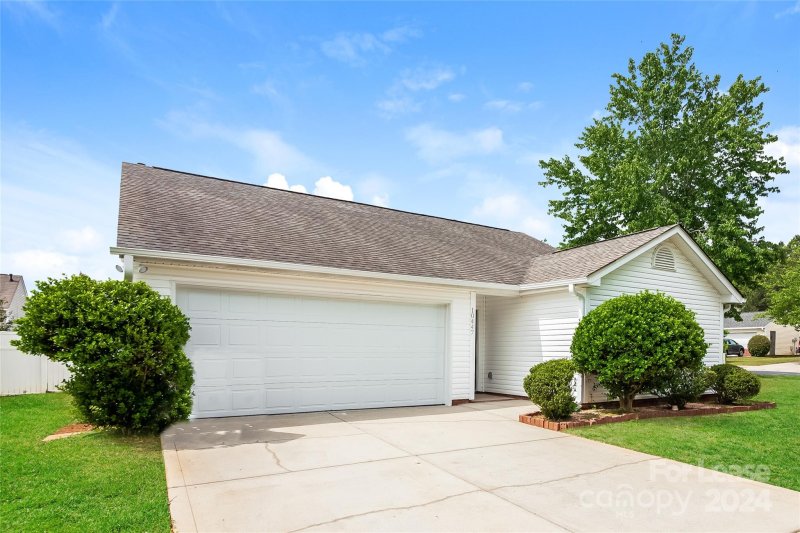 Property image 3 at 10447 Wilson Glen Drive, Charlotte, NC 28214