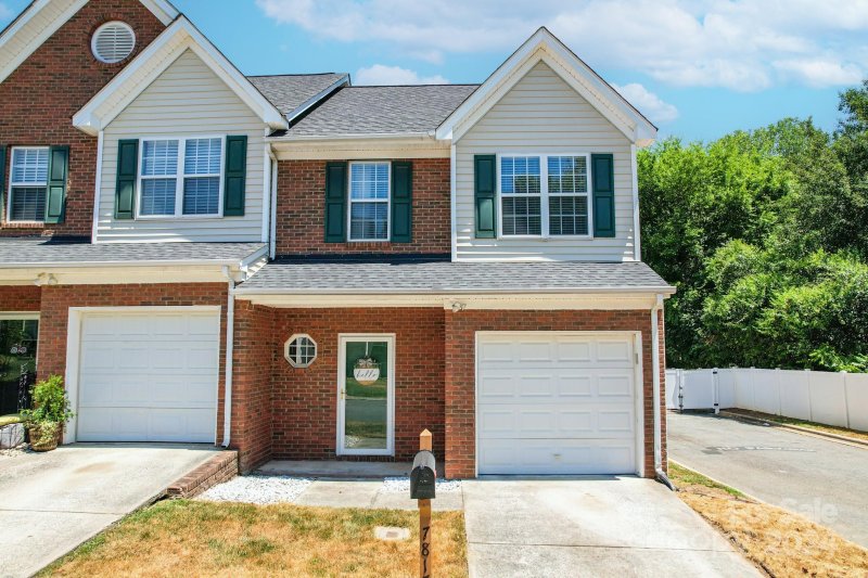 7817 Lennoxshire Lane