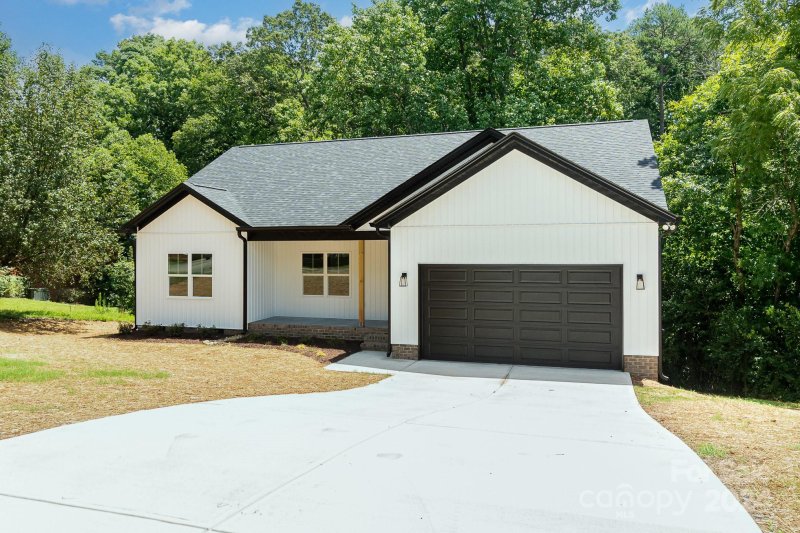 Property image 2 at 619 Berkshire Drive, Statesville, NC 28677