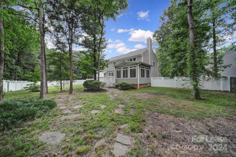 Property image 3 at 7105 Milhof Court, Charlotte, NC 28269