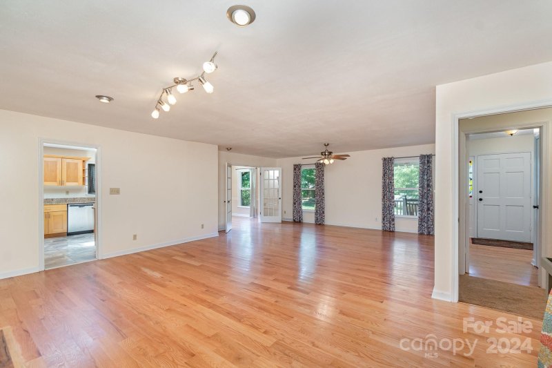 Property image 3 at 4500 Creemore Drive, Charlotte, NC 28213