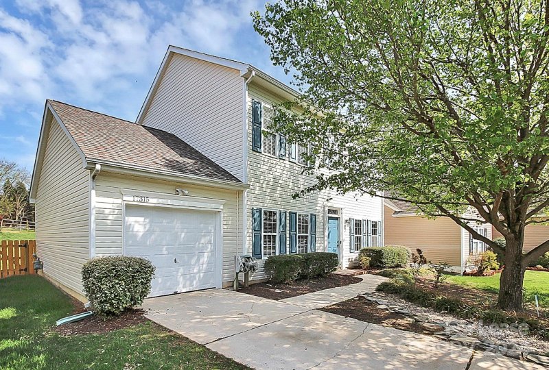 Property image 2 at 17315 Commons Crossing Drive, Charlotte, NC 28277